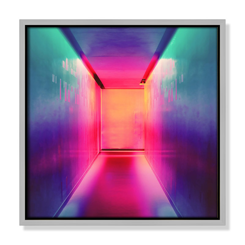 «Neon Wonderland I» par Efe Kurnaz, Encadrement argenté, H 13,5 po x l 13,5 po x P 2 po
