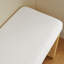 Banc à langer beige avec coussin moelleux - banc et table à langer, style et cadre modernes, convient à divers environnements domestiques, banc de 25,5 po x 18,25 po x 14,5 po, siège de 14,4 lb avec des lignes épurées, siège en bois naturel et petit-130598284