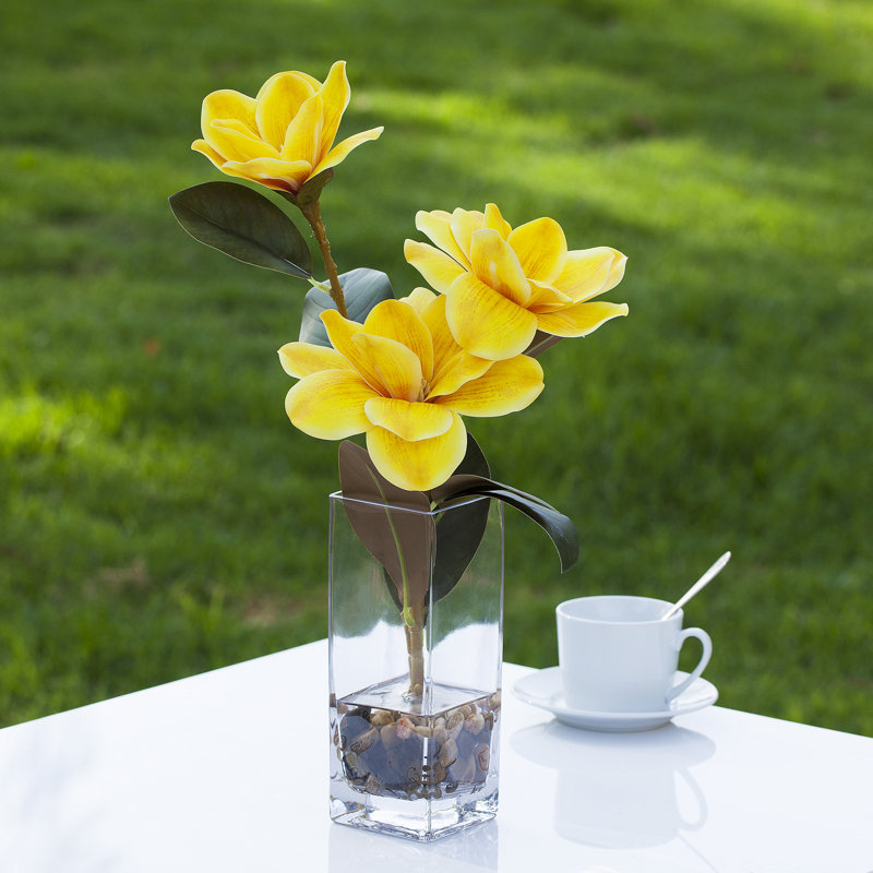 Magnolia dans un vase, Jaune
