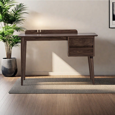 Petit bureau de style européen
