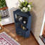 Buffet d'angle en bois avec tablettes ouvertes et tiroirs-1026350229