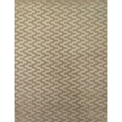 Hand Knotted Area Rug in Beige And Ivory