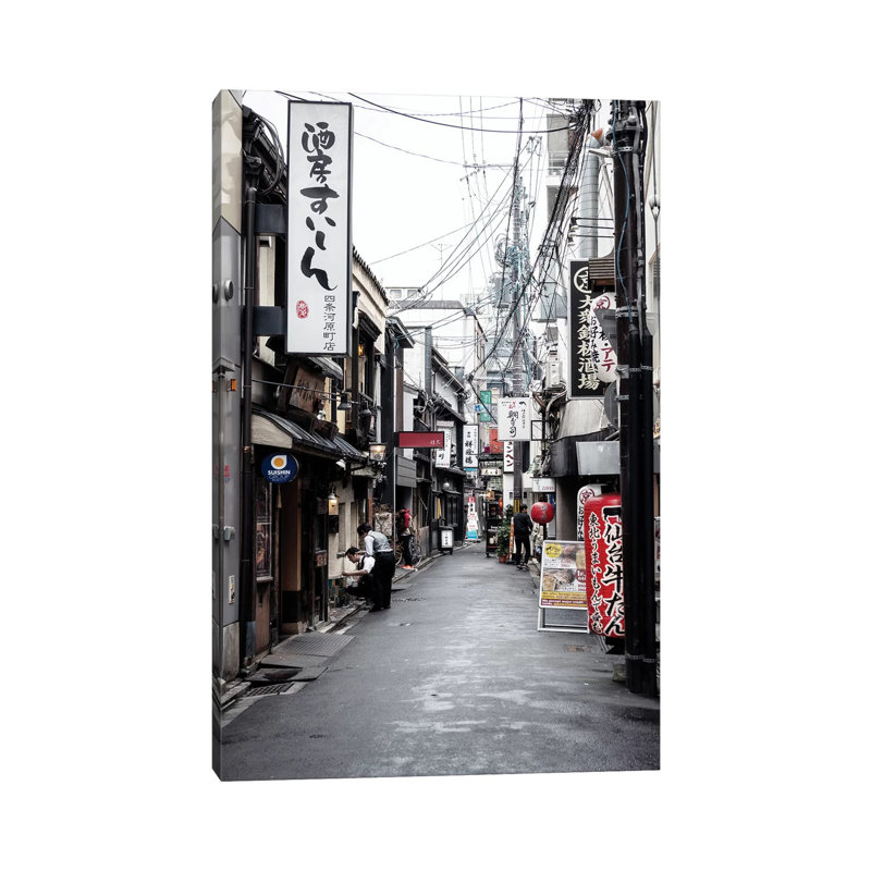 «Japanese Street» par Philippe Hugonnard - Photographie sur toile tendue, H 40 po x l 26 po x P 1,5 po