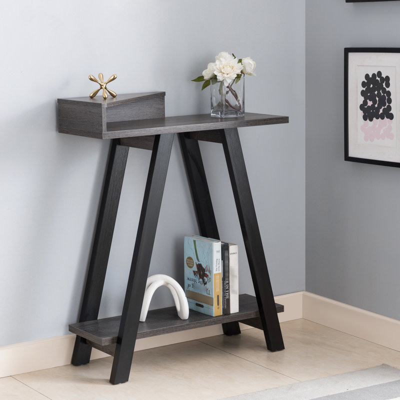 Console moderne bicolore noir et gris, 2 tablettes, pieds en forme de A, grand plateau, rangement supplémentaire, charge maximale de 4,5 kg par étagère, panneaux de particules gris, espace d'exposition.