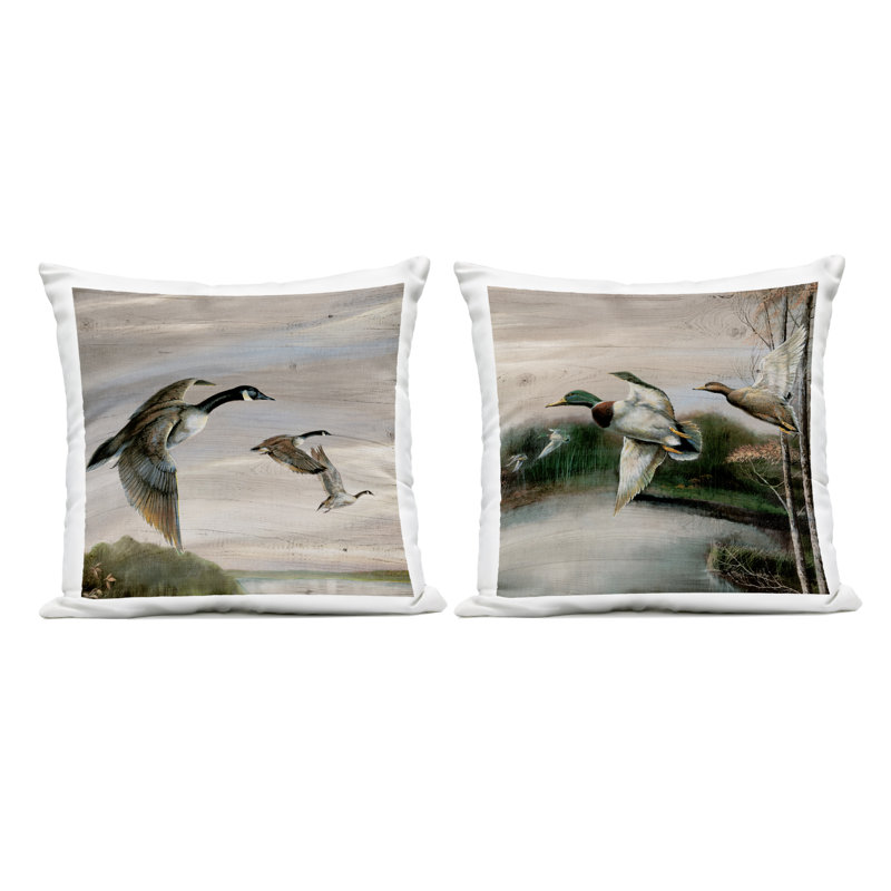 Ensemble de 2 coussins d'extérieur Geese & Ducks in Nature Design par Ruane Manning