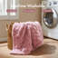 Plaid réversible en fausse fourrure rose unie froncée 50 x 60 po-114466620