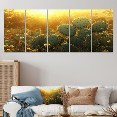 Cactus dans la lumière dorée I - décoration murale cactus floral - art mural traditionnel