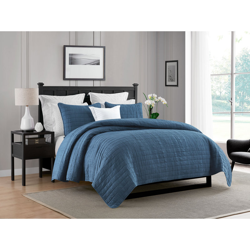 Navy Twin Reversible Microfiber Quilt Set with Down Alternative Fill