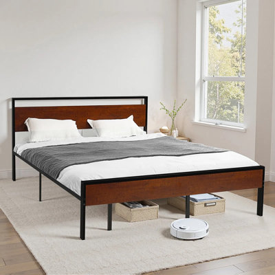 Base de lit très grand, cadre de lit plateforme en métal noir de 14 pouces avec tête et pied de lit en bois brun rétro, grand espace de rangement sous le lit, antidérapant sans bruit, aucun sommier requis, assemblage facile