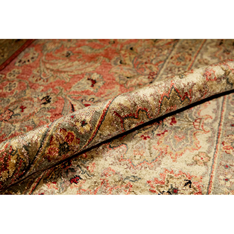 Wool Oriental Area Rug in Rust/Beige