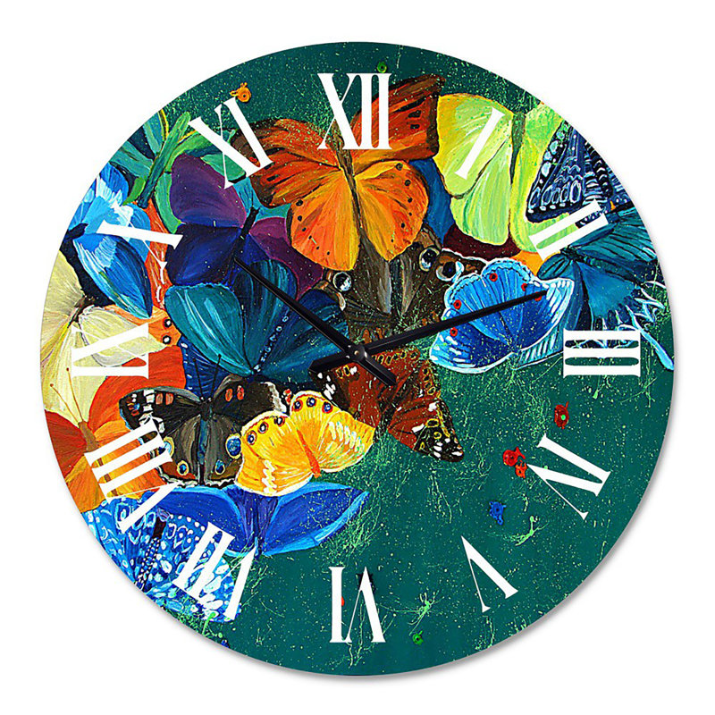 Color Butterflies On A Gree - Horloge murale moderne, Grand