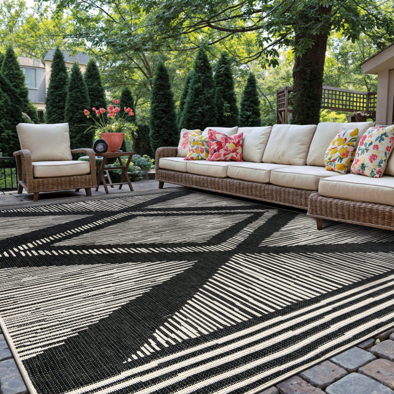 Contemporary Geometric Stripe Weather Resistant Reversible Indoor/Outdoor Area Rug, Rectangle 7'10" x 10'