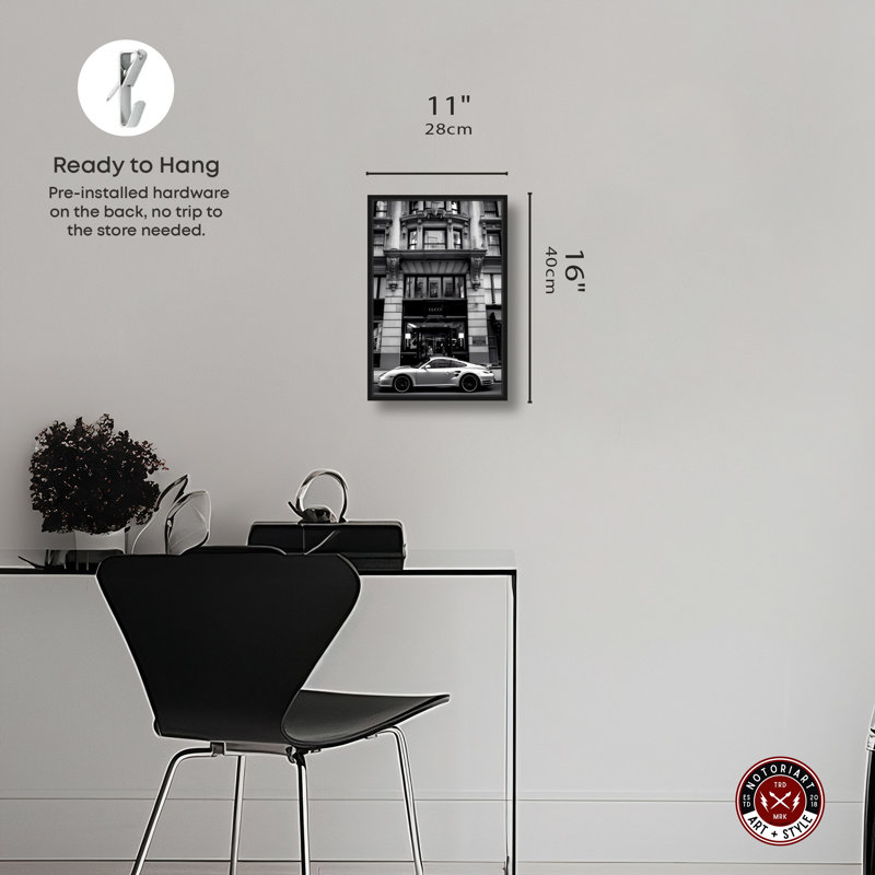 Mur noir et blanc Parked At The Store II par Notoriart, Cadre noir, H 16 po x l 11 po