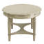 Table basse antique blanche avec tablette pour une utilisation pratique dans l'espace principal