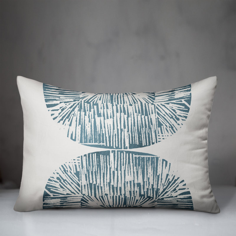 Coussin en forme de coquillage abstrait