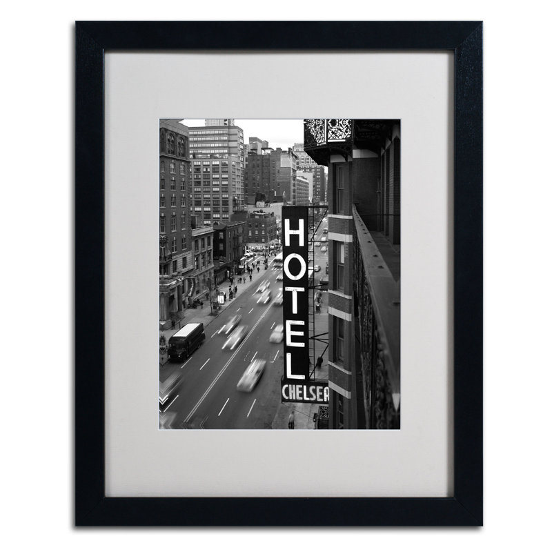 « chelsea noir et blanc », reproduction de photo sur toile encadrée, H 20 po x l 16 po x P 0,5 po, Noir