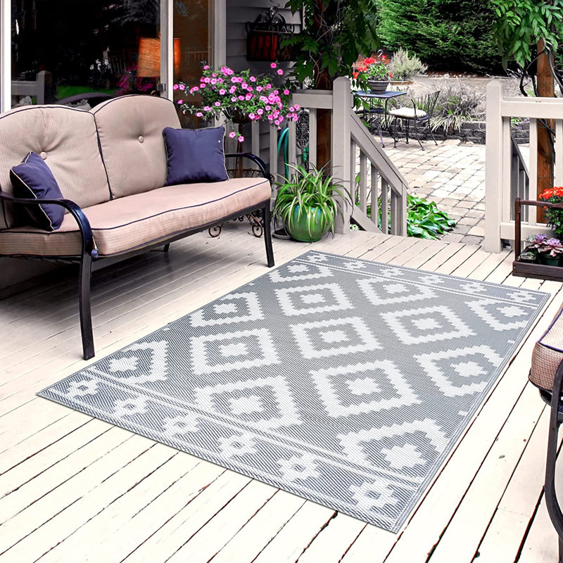 Tapis intérieur / extérieur gris / blanc Blondin Southwestern, Rectangle 4 pi x 6 pi