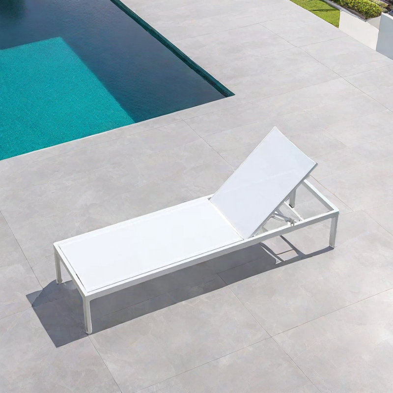 Chaise longue d'extérieur