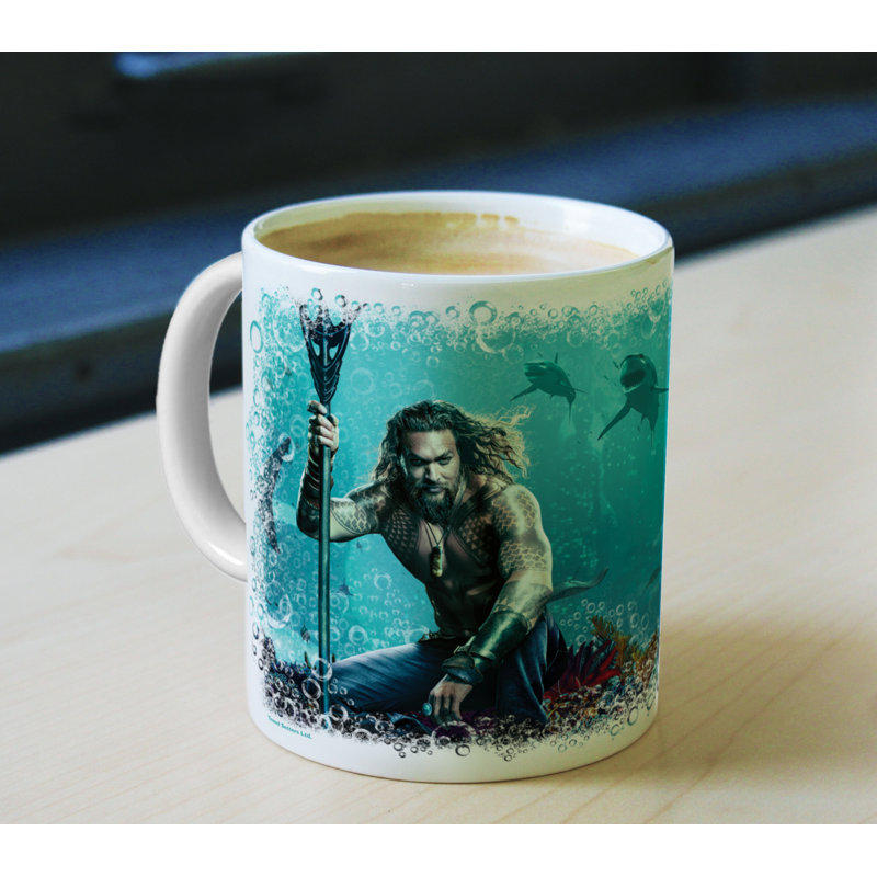Tasse à café Aquaman Jason Momoa - Sous l'eau avec des requins
