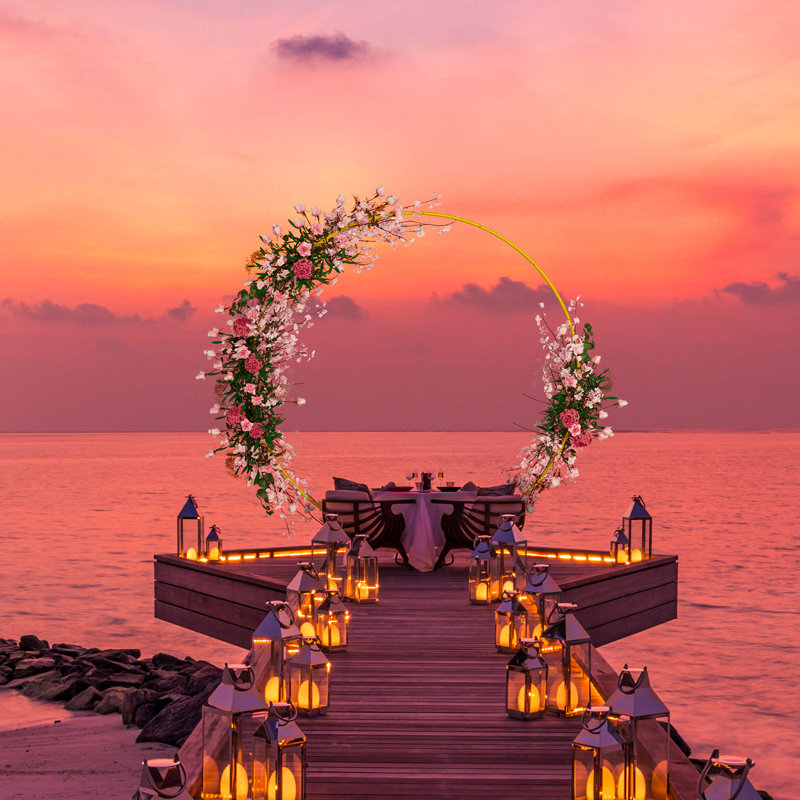 Metal Backdrops & Signs, Gold