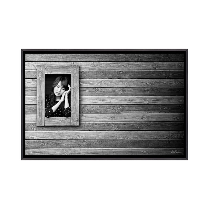 "Don’t forget me" par Ben Heine-reproduction d’art, Toile avec cadre noir patiné, Pas de tapis, H 18 po x l 26 po x P 1,5 po