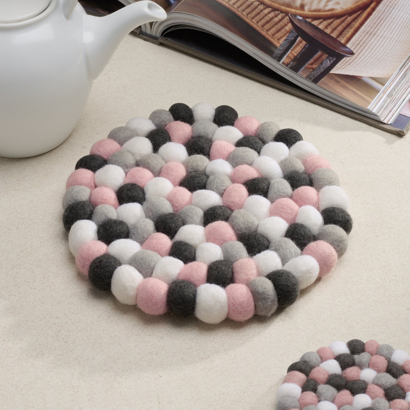 Dessous-de-plat rond en laine tricoté à la main 8 po MODWOOL (rose et neutre), Blanc / gris / rose