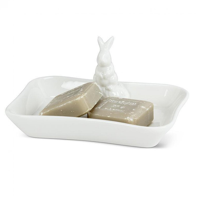 Lapin sur un porte-savon rectangulaire