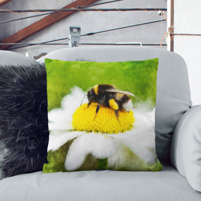 Bee Collecting Pollen Vol.2 Painting Scatter Cushion