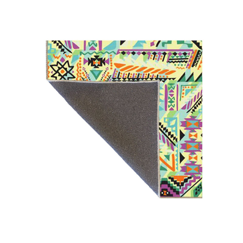 Tapis décoratif multicolore à motifs géométriques multicolores lavables à la machine, Sous-tapis carré 3 pi 3 po inclus