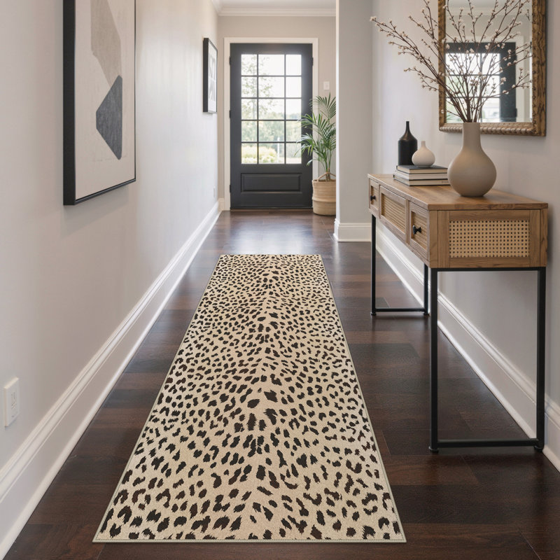 Tapis d'intérieur brun léopard Savanna, Tapis de couloir 2 pi 6 po x 8 pi, Noir / Beige