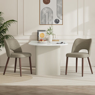 Chaise rembourrée moderne avec pieds en bois massif