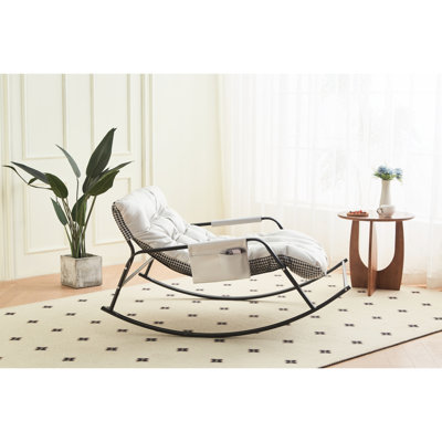 Chaise berçante inclinable blanche coulissante avec revêtement en polyuréthane extra-large, un ajout parfait aux meubles de chambre de bébé et de terrasses, idéal pour les jardins