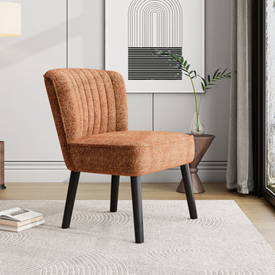 Chaise compacte brune: rembourrage doux à 100%, pieds en bois, siège en mousse confortable, chaise à dossier profilé élégante et moderne pour les petits espaces: conception haute et solide