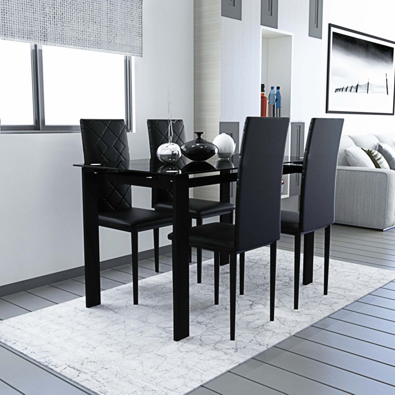 Ensemble repas pour quatre personnes