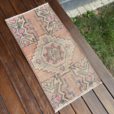 Small Turkish Oushak Wool Rug in Green Ideal for Entryway and Modern Minimalist Home Decor