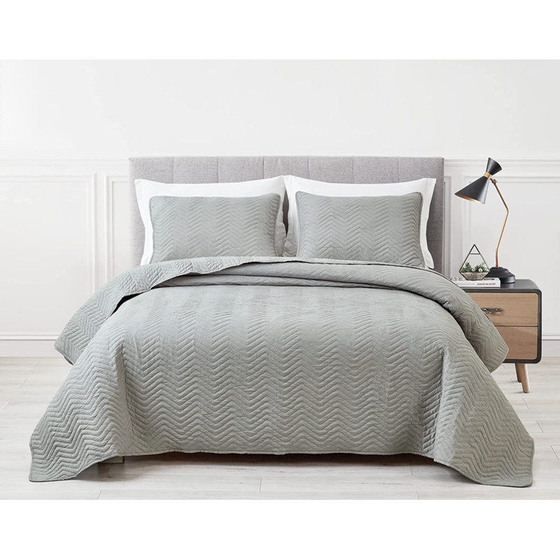 Weaver Lightweight Chevron Coverlet Crinkle Textured Quilt Set, King Quilt + 2 King Shams, Gray
