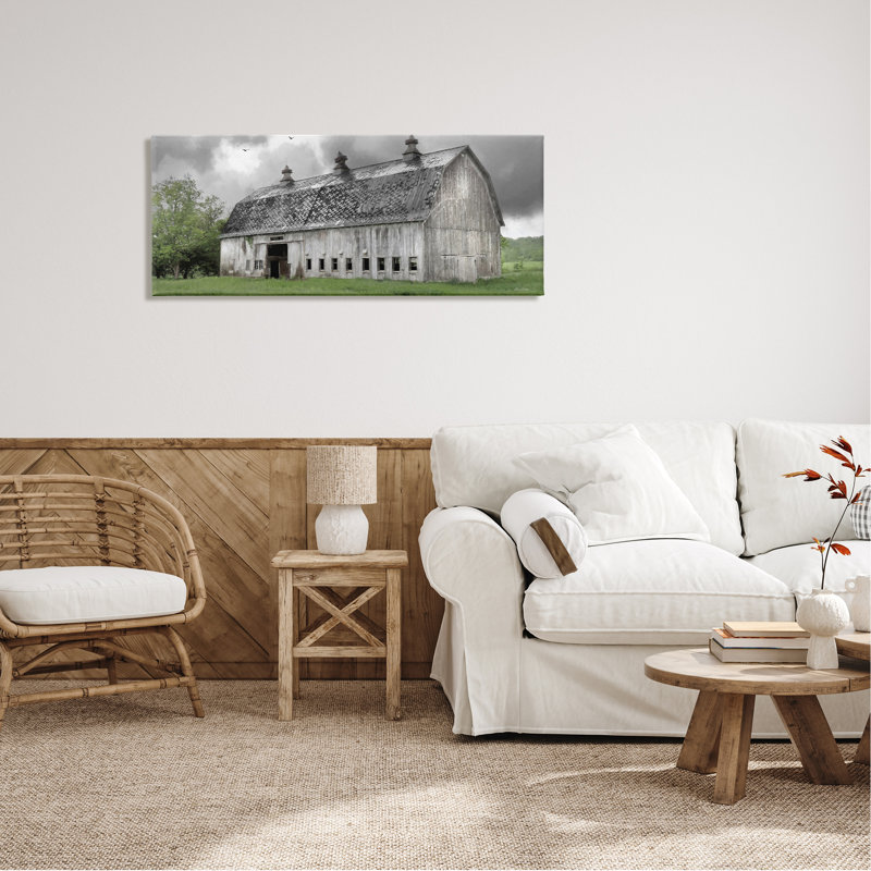 «Farmland Barn Overhead Clouds» par Lori Deiter - photographie, H 20 po x l 48 po x P 1,5 po, Toile tendue