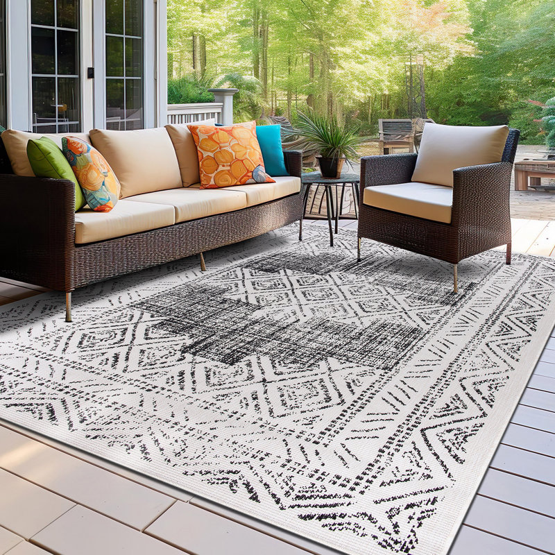 Trent Austin Design® Gallien Reversible Oriental Black/Ivory Indoor ...