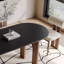 Table et chaise de salle à manger de style antique antique-109085544