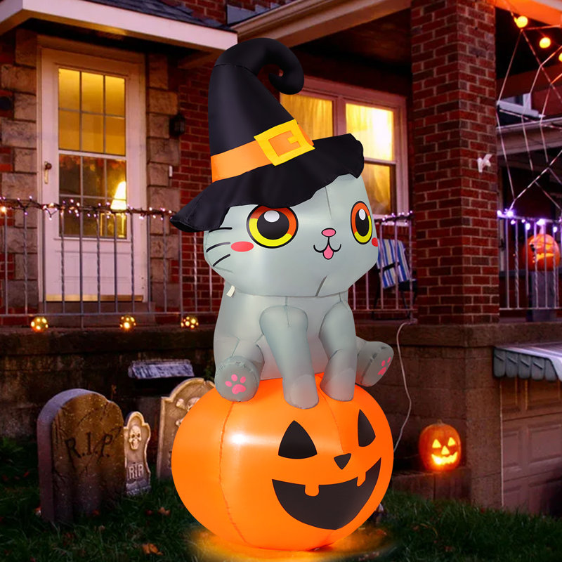 Chat gonflable Halloween de 6 pi GOOSH assis sur une citrouille avec lumières DEL
