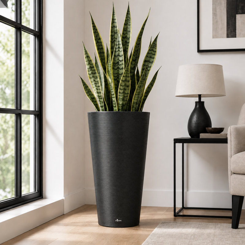 Grand pot à fleurs nervuré avec tablette surélevée 28 po Taio