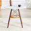 Table de salle à manger circulaire de 31,5 pouces de diamètre, plateau de table en panneau de fibres à densité moyenne blanc, pieds en bois massif de noyer, avec structure de panier de rangement suspendue. Une table basse décontractée pouvant accueillir de 2 à 4 personnes.-130132041