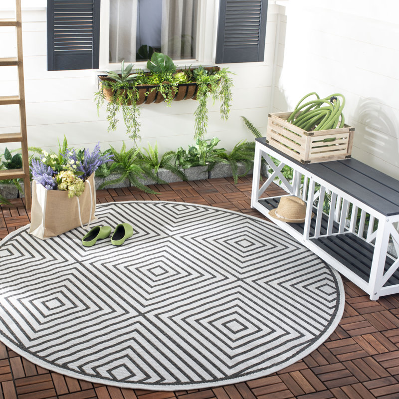 Beach House Performance Geometric Indoor/Outdoor Area Rug, Round 6'7"