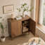 Buffet moderne avec portes rainurées, tablette réglable et rangement, noyer