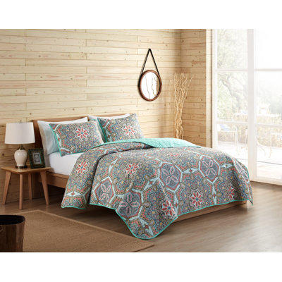 Yara 3-Piece Reversible Medallion Quilt Set