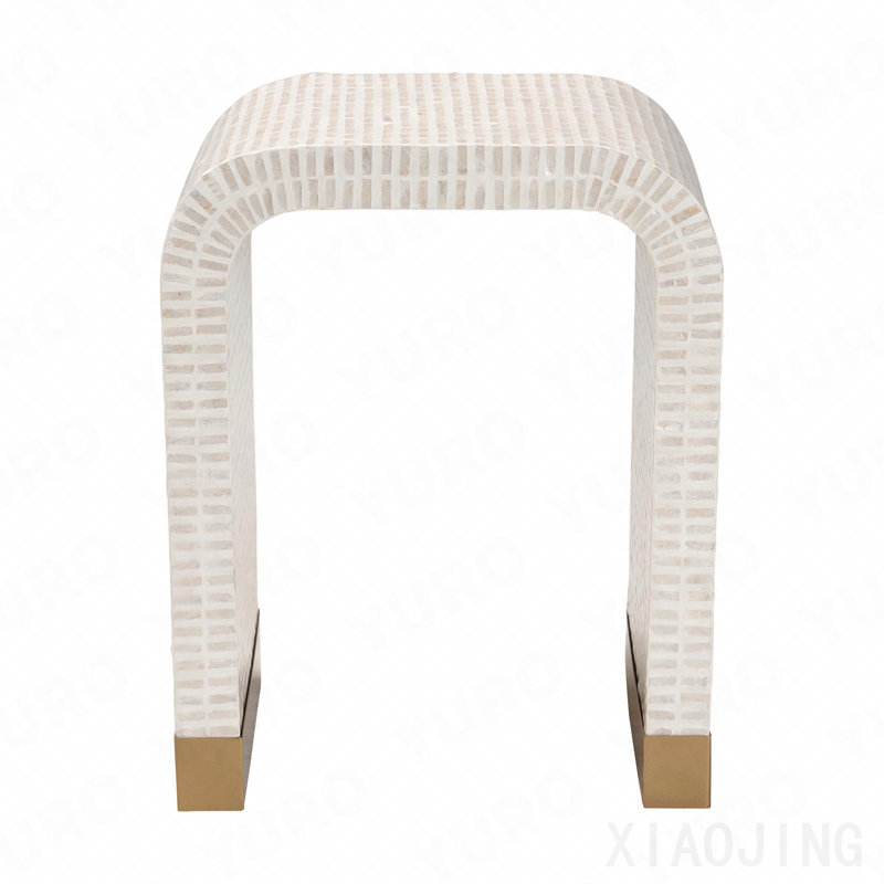 Table de bout, nacre de Capiz, 24" H x 19.7" W x 15.8" D, Beige