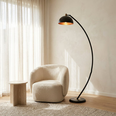 Lampe sur pied Aura Black réglable en hauteur avec tablette intégrée à plusieurs niveaux