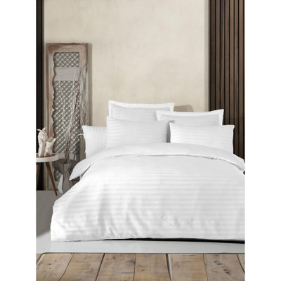 Quiltisse Bedspread with Pillowcases Included