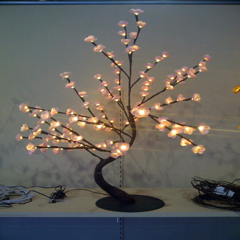Bonsaïs illuminés et branches, Rose