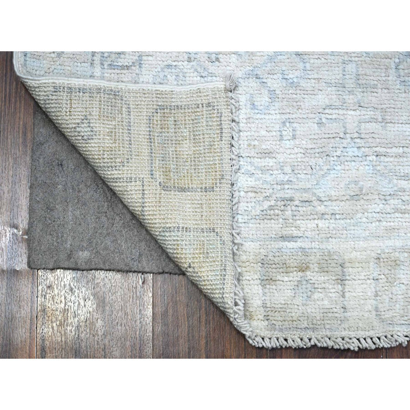 Tapis oriental tribal à médaillons géométriques ivoire 2 pi 11 po x 9 pi 4 po Anatolian
